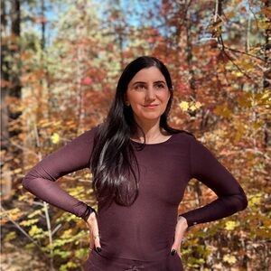 Fabletics Whisper Crossover Long Sleeve Too Oxblood Small